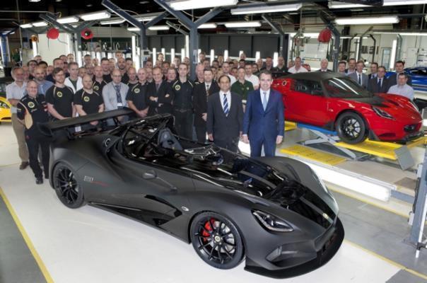 Bei Lotus ist die Produktion des 3-Eleven (vorne) und des Exige Cup 250 angelaufen (vorne rechts: Firmenchef Jean-Marc Gales).  Foto:Lotus